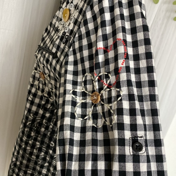 Desigual plaid black/white embroidery details, roll tap sleeves Size M - Picture 9 of 17
